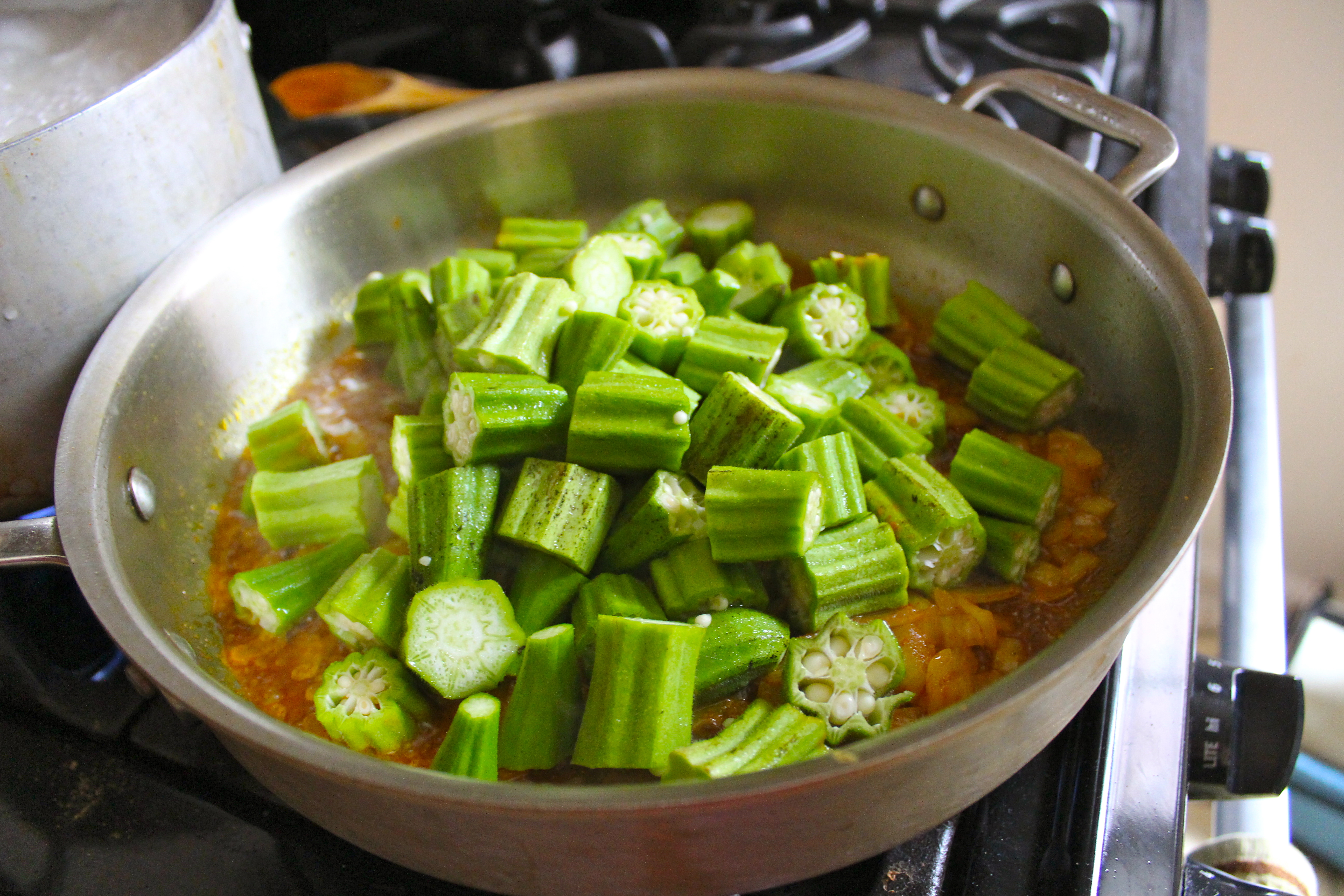 Curried Shrimp & Okra (Dharosh ar Chingri)