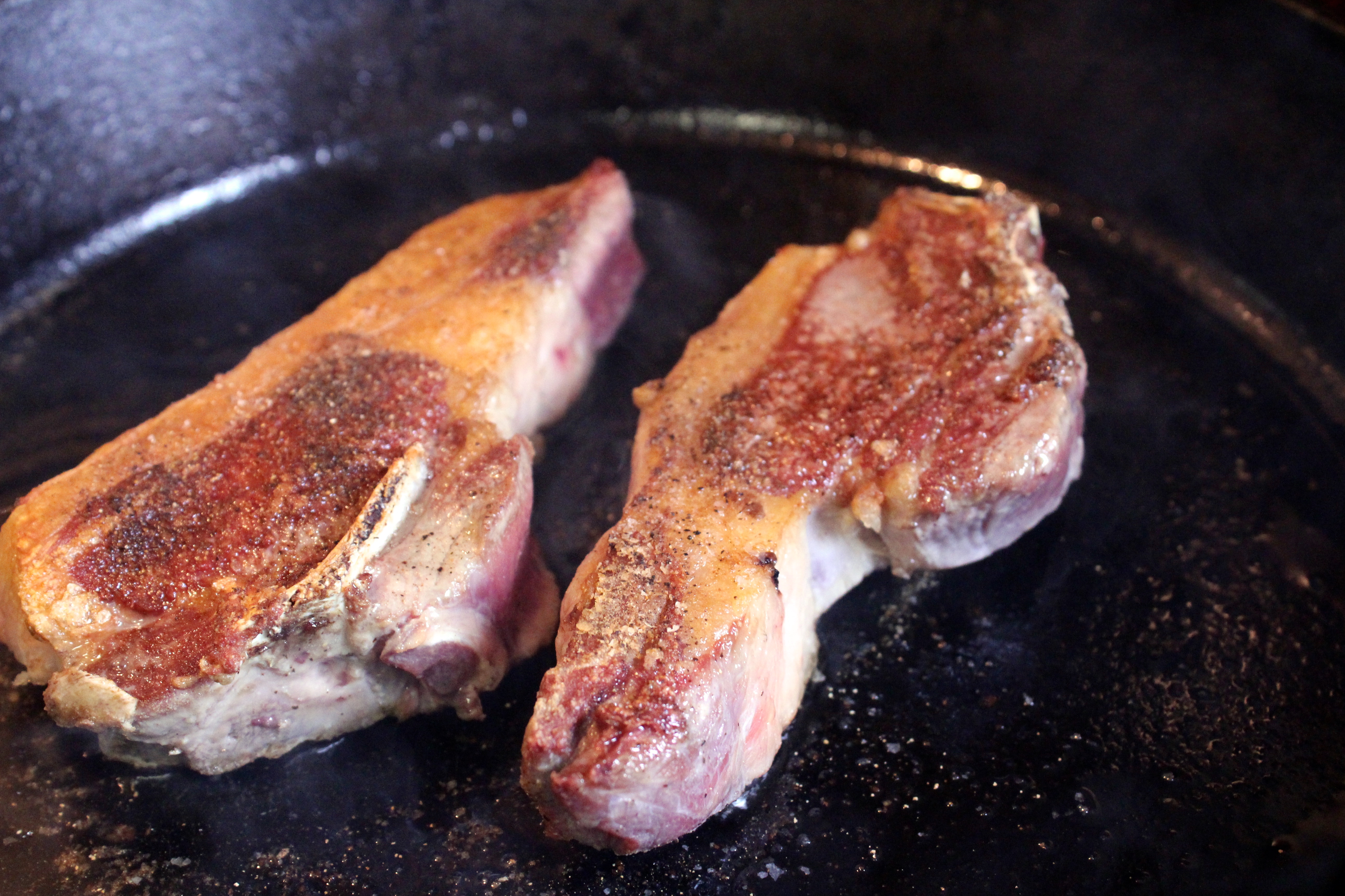 Lamb Chops with Spiced Pistachios and Yogurt Dipping Sauce