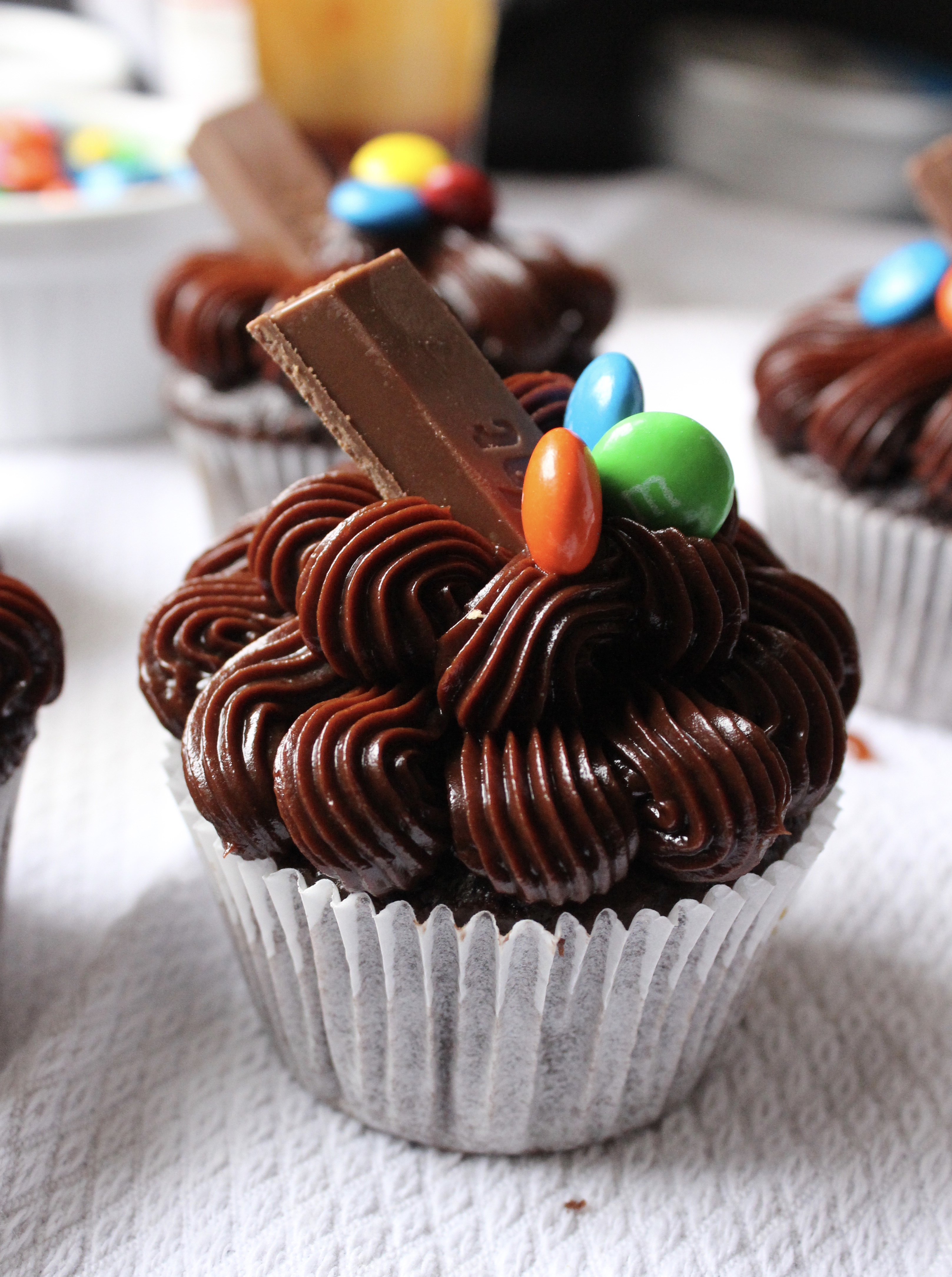 chocolate candy cupcakes